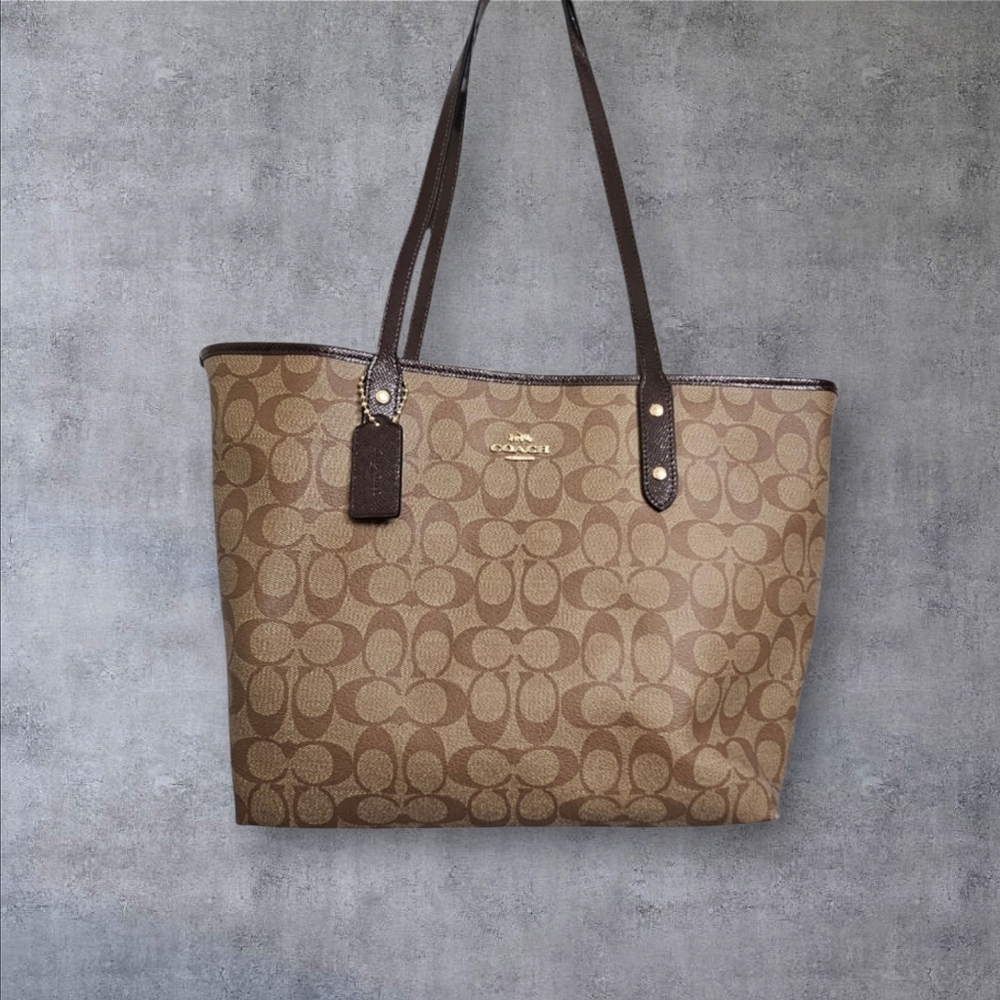 NWOT Coach Signature City Tote, F31974